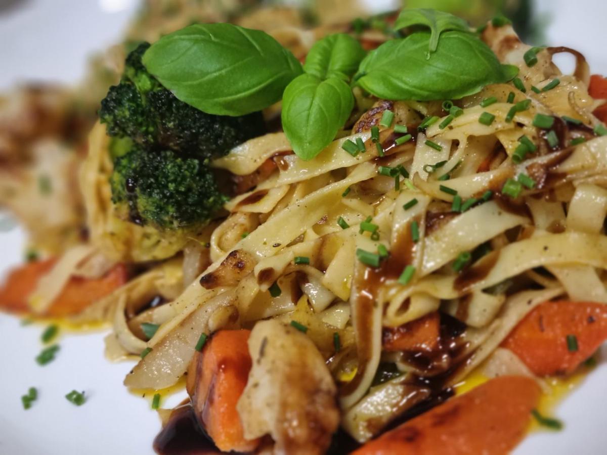 Bauer'S Pension-Restaurant-Catering Grosshabersdorf Bagian luar foto