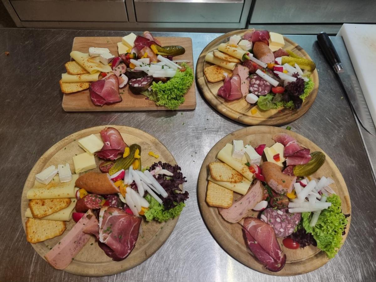 Bauer'S Pension-Restaurant-Catering Grosshabersdorf Bagian luar foto